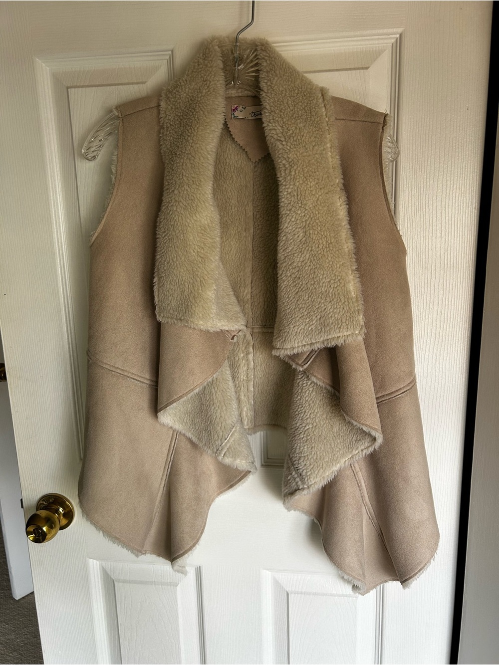 Women’s True Grit faux suede Taupe Shearling-Trim Sleeveless Vest. Small.